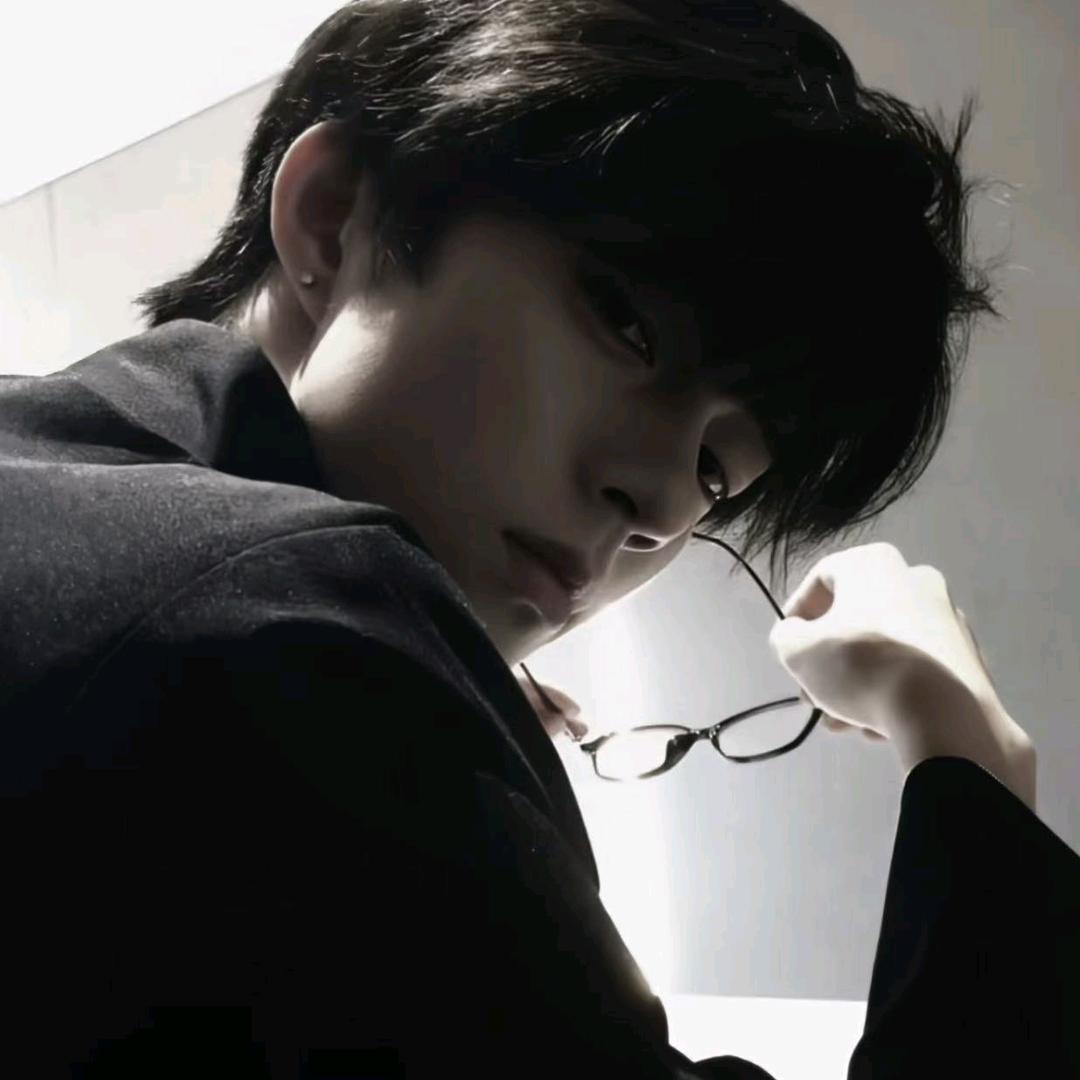 𝑇.君阳