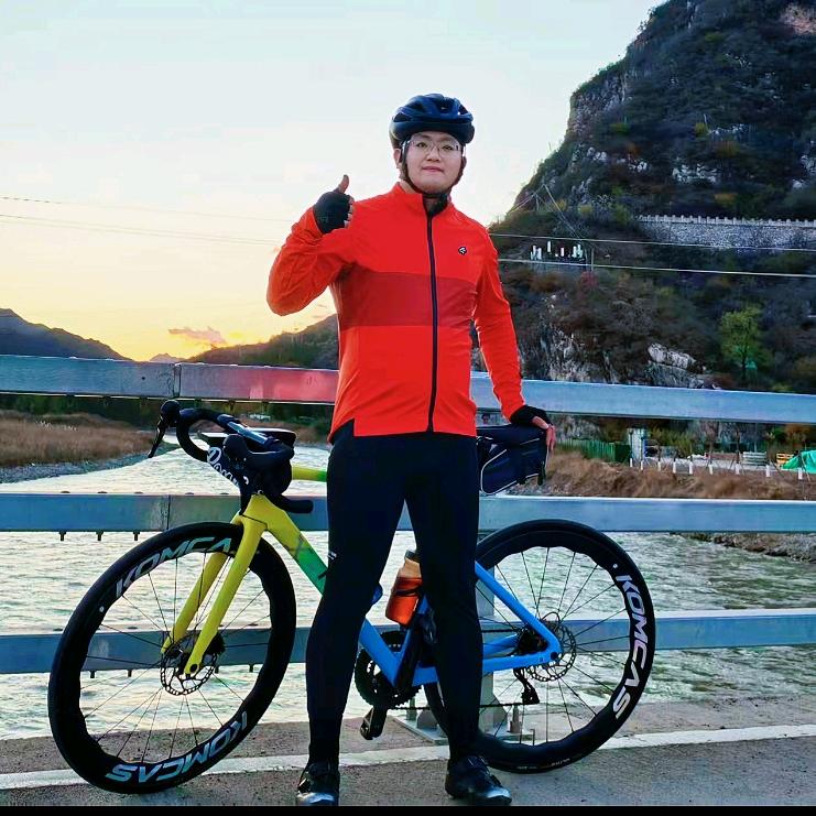 爱喝啤酒的小趴菜