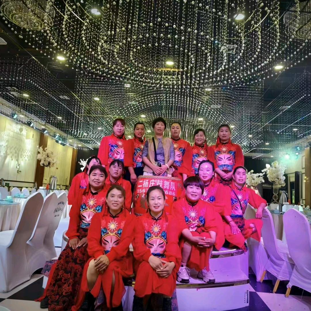 二杨庄新时代鼓舞团董