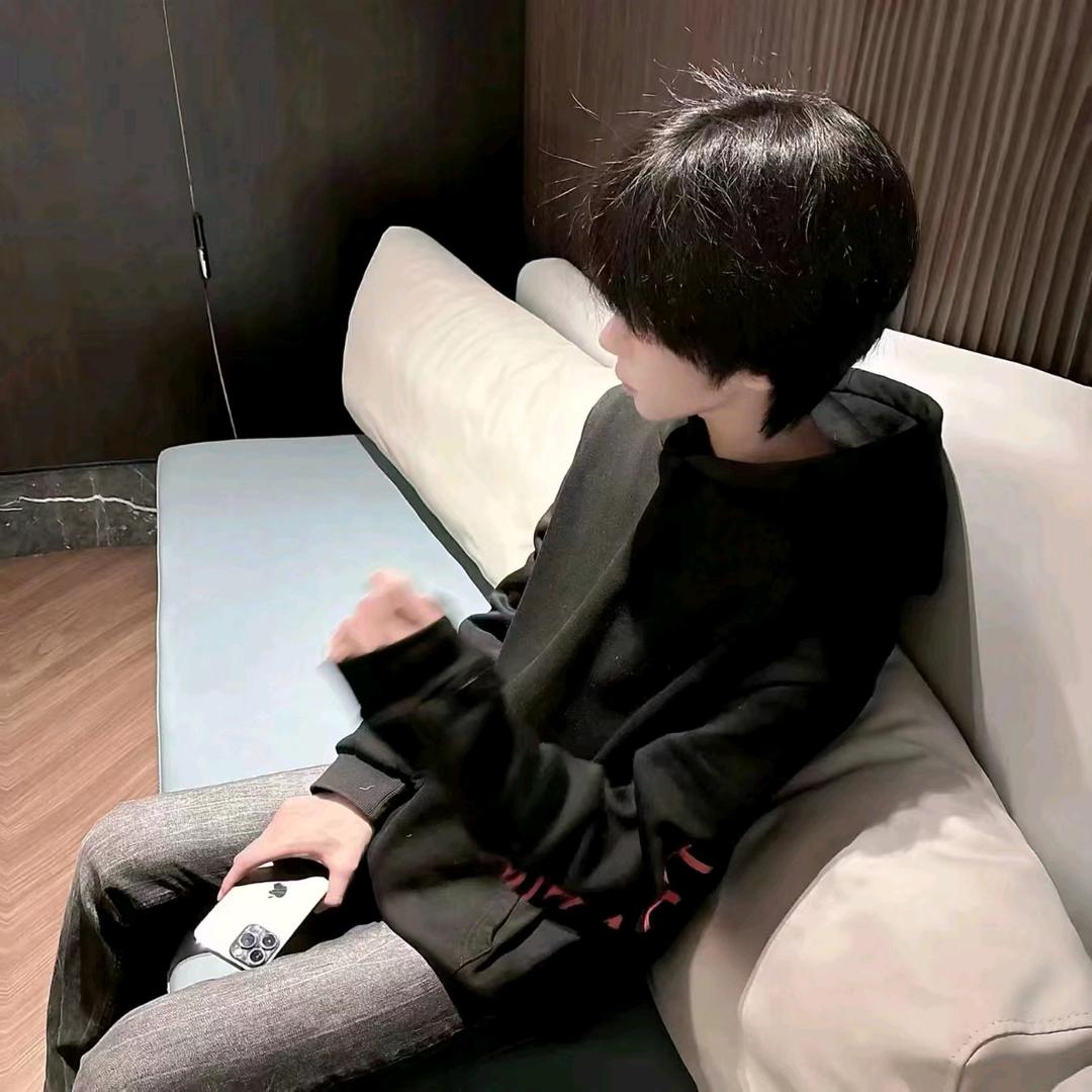 犹郁的绝世帅哥