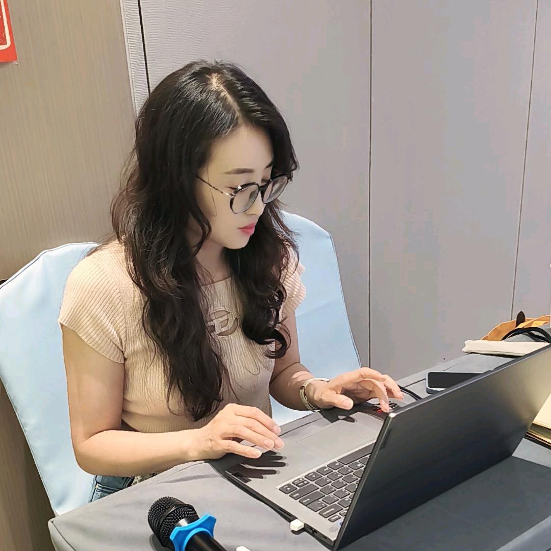 陕西现代工业技术学校王老师