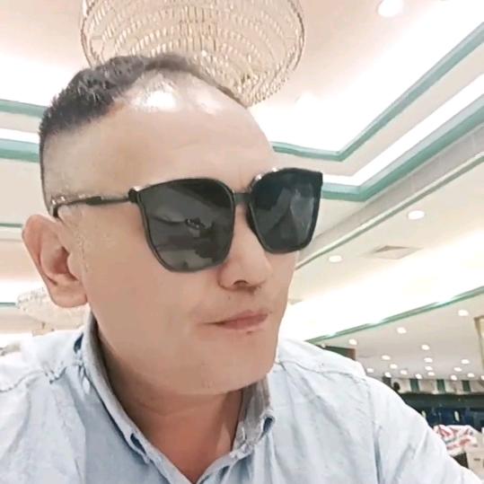 桃花依旧笑春风