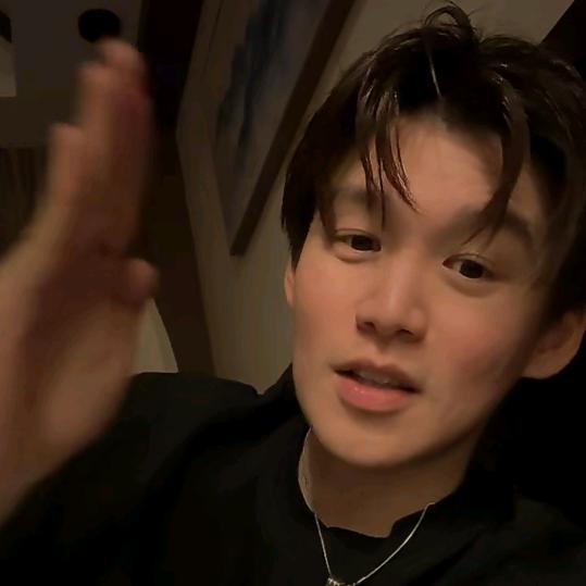 别打反手🏸
