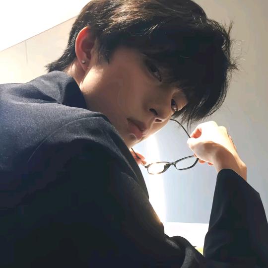 𝓨.王刚