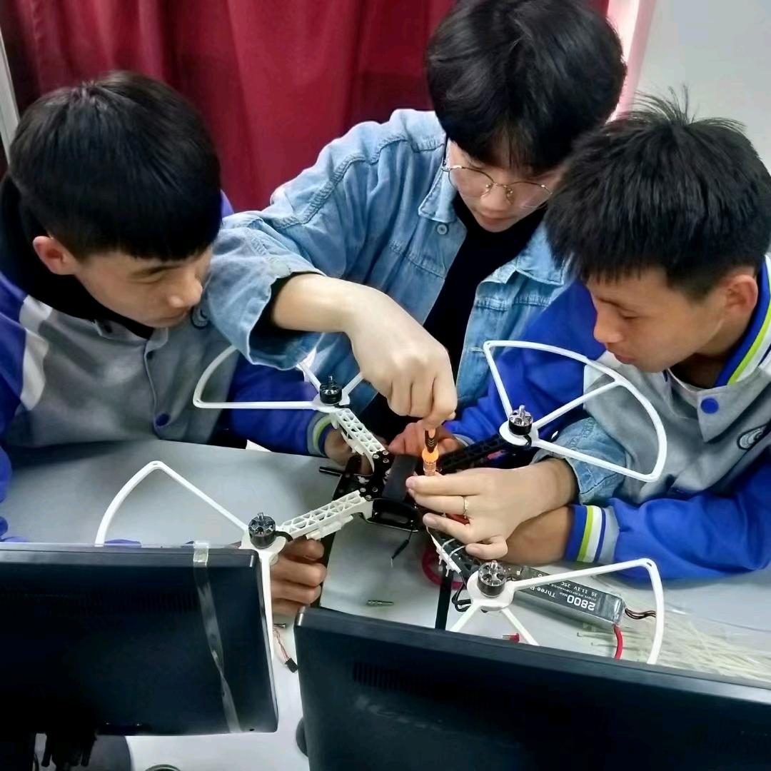 青岛～军事无人机刁教练