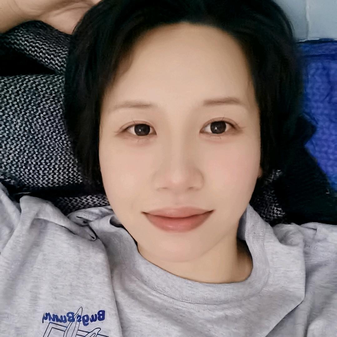余晓玲-🤍🖤