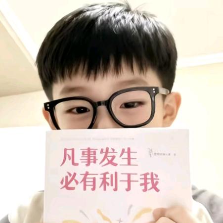 打扮成忧郁总裁被骂装货
