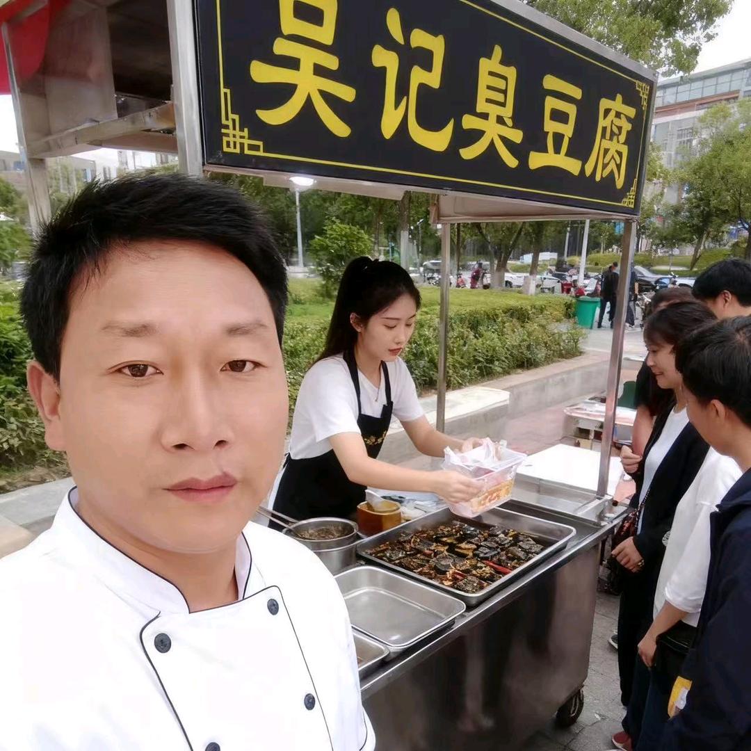 臭豆腐创业老六哥