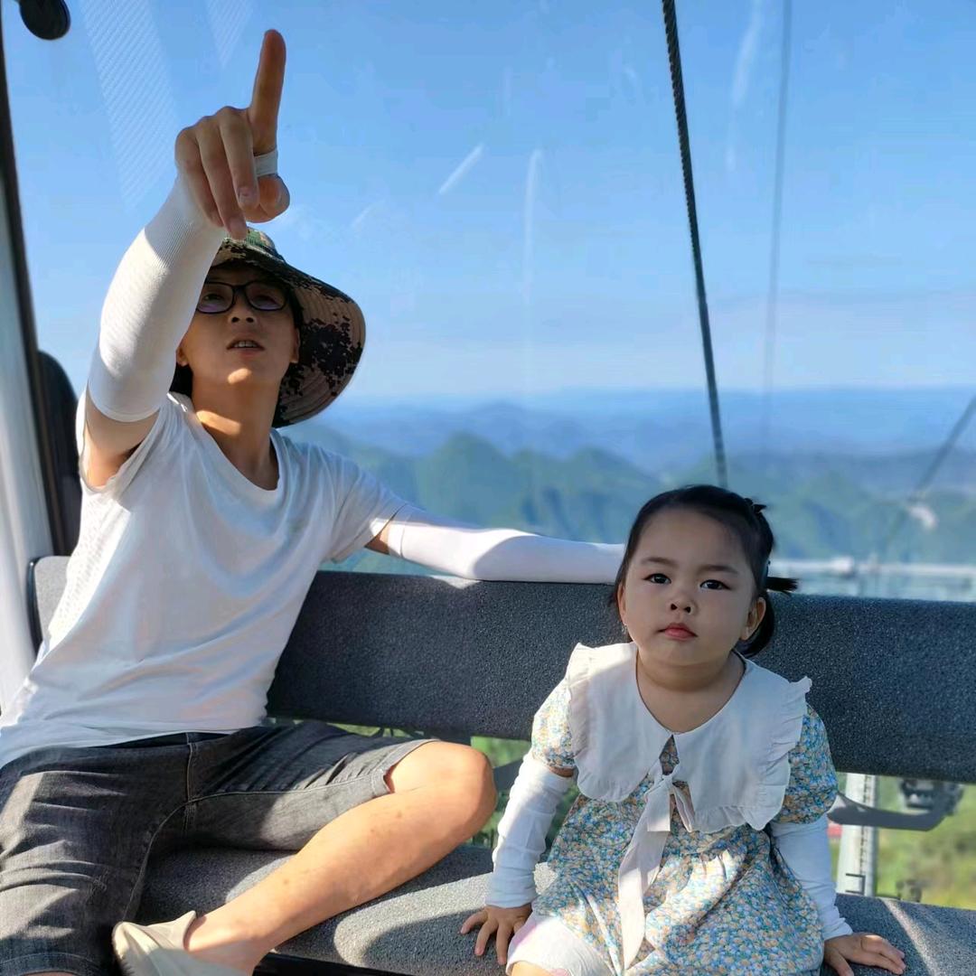 达州指纹锁眼镜哥