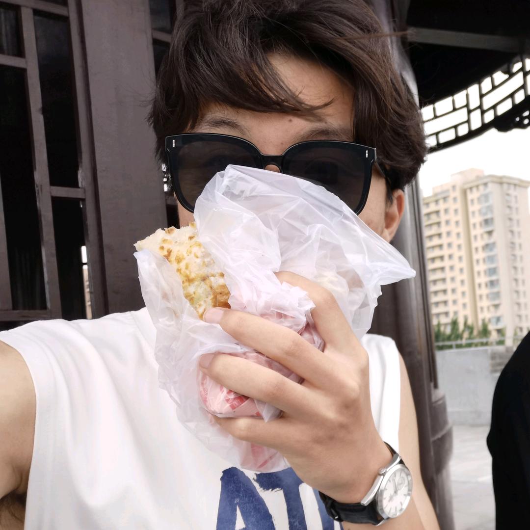 老板整个鸡蛋灌饼