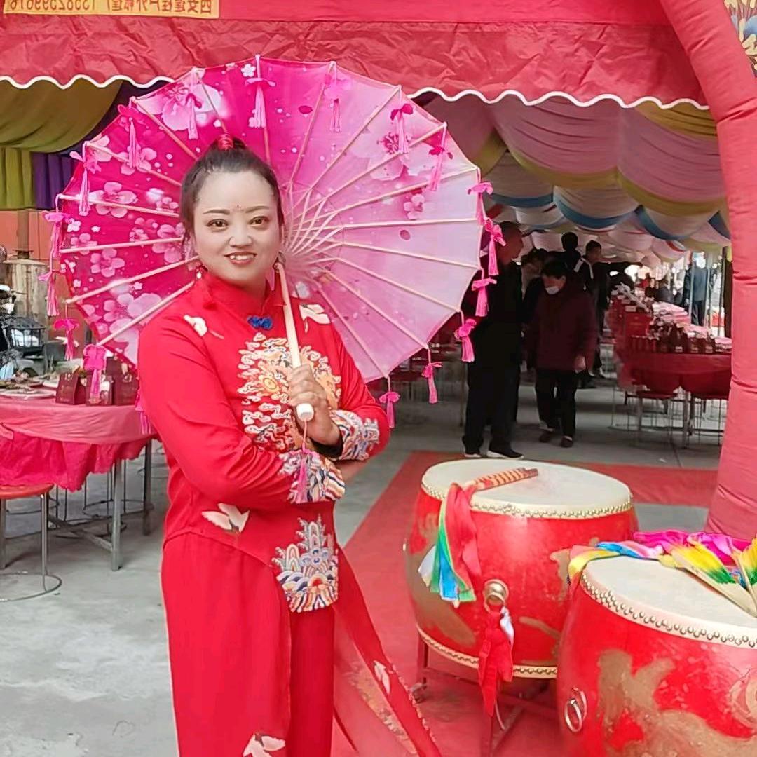 东湖鼓舞艺术团团长陈霞