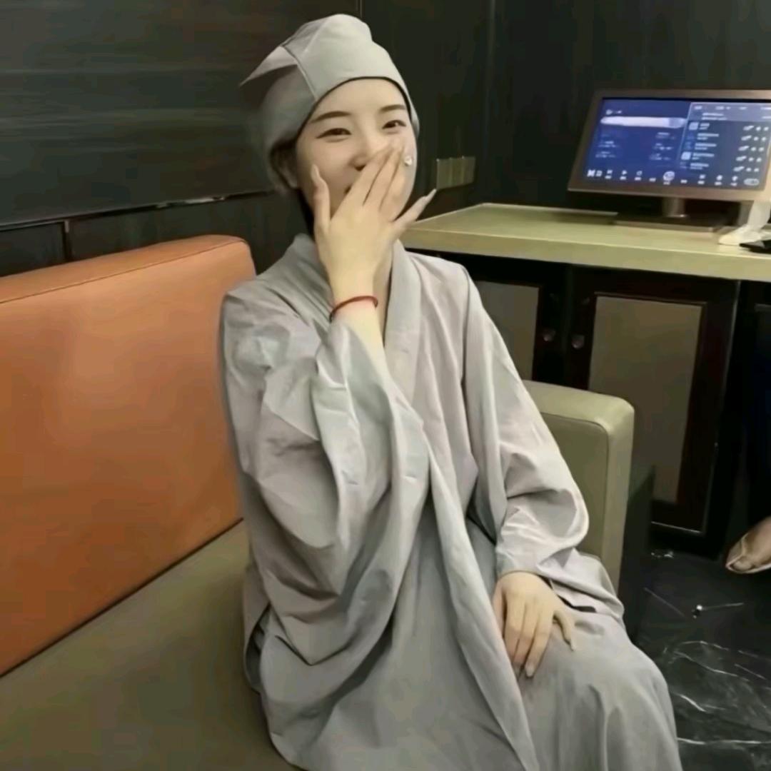 趴在蔷尚等洪幸