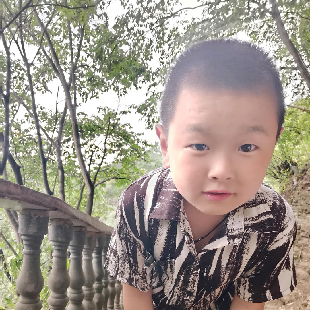 我的老弟很可爱😊