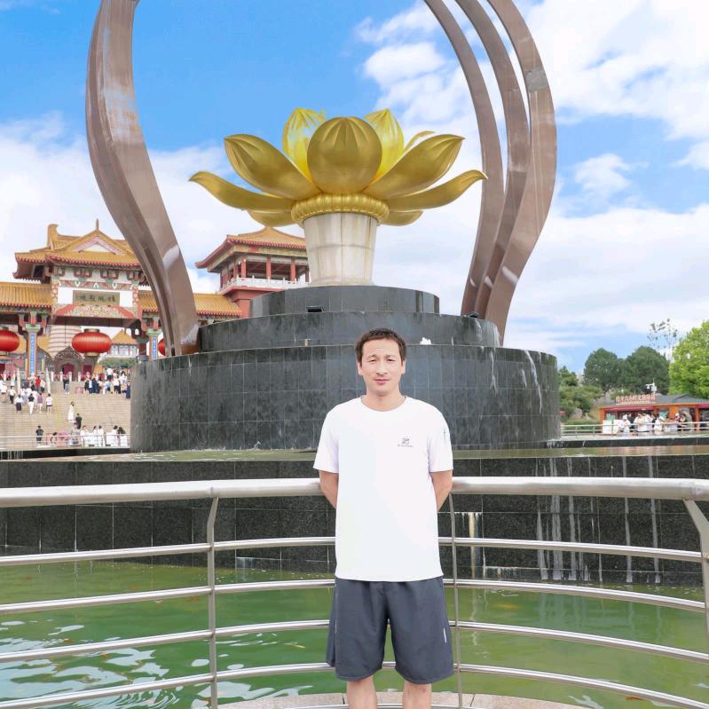历志前行，赵二哥。😀😀😀。