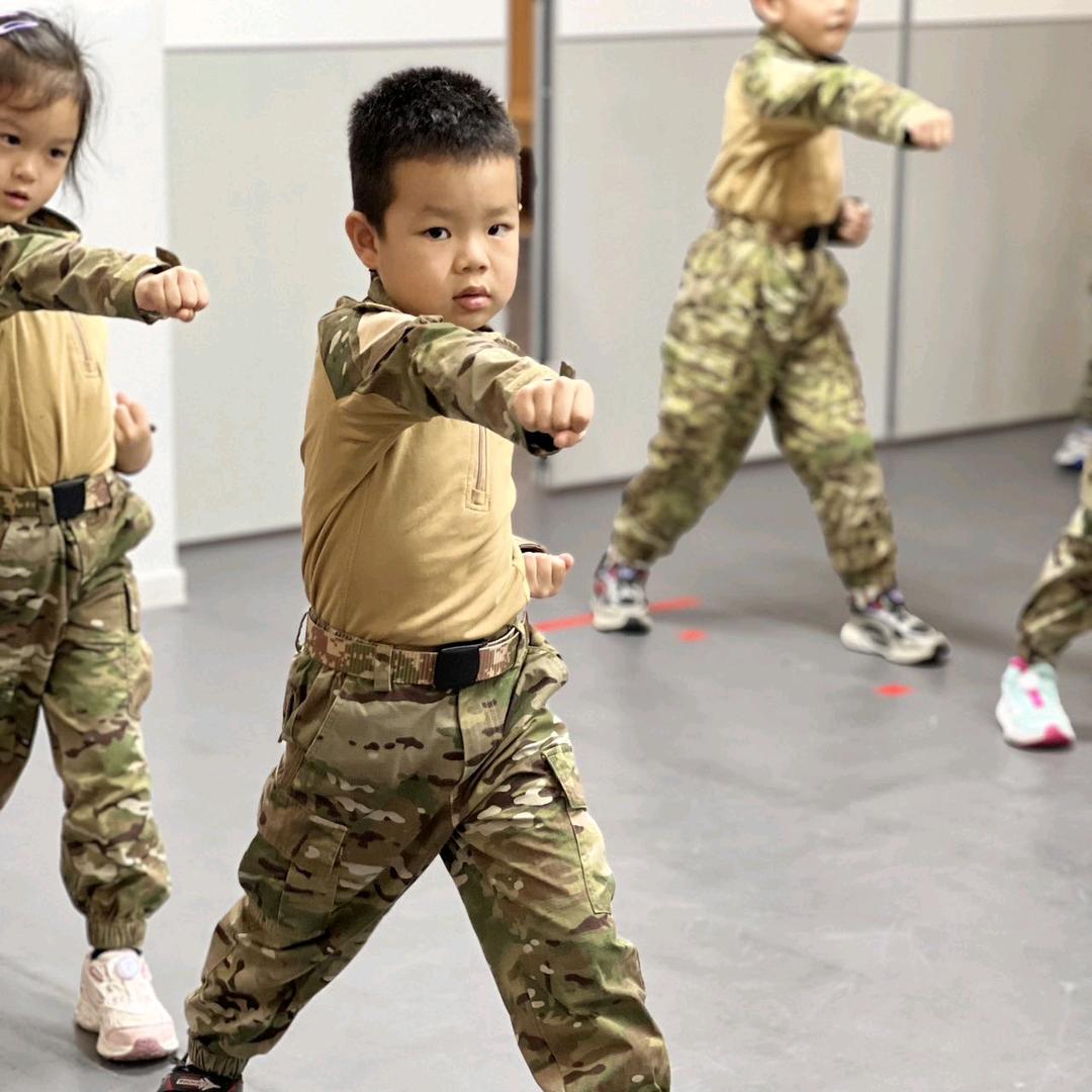 奕珣姥爷，老贾