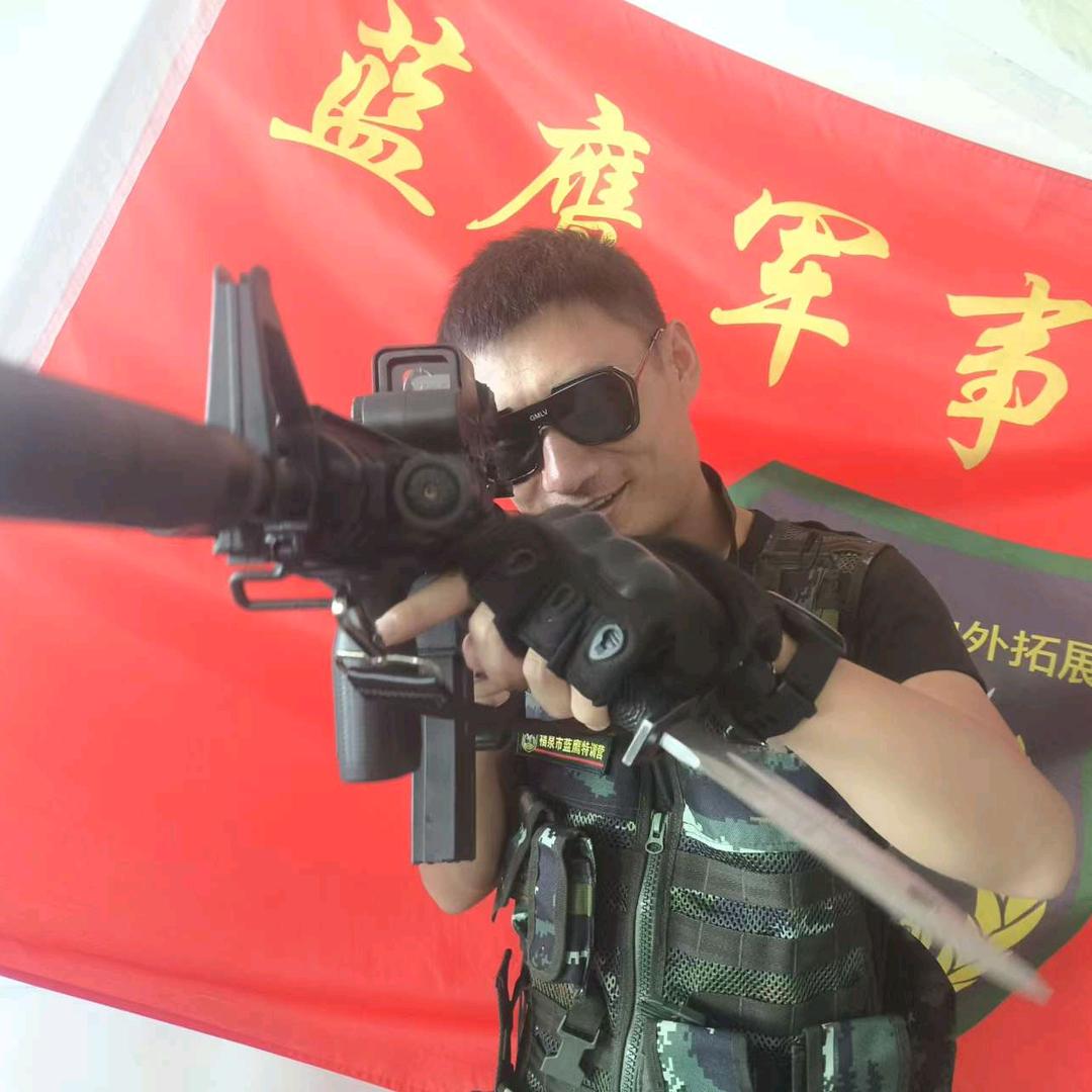 贵州蓝鹰军事特训营-杨教官