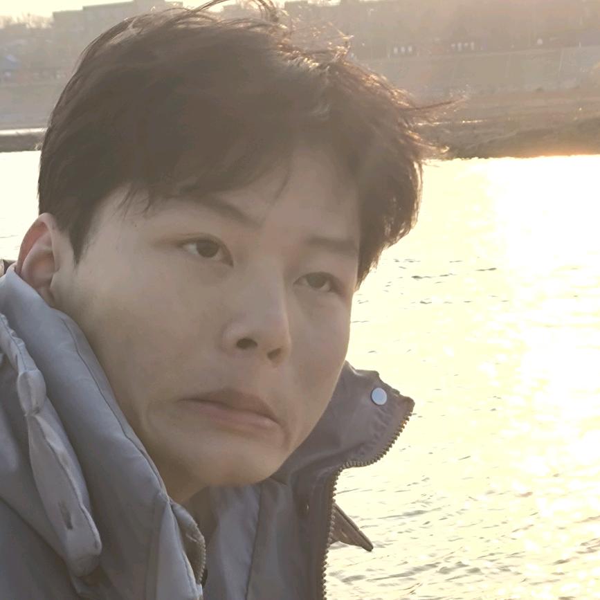 就爱发黑脸🌚头像