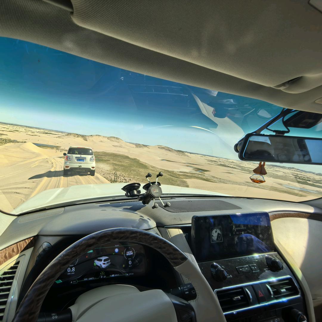 带派哥.（山西江湖豪车租赁）