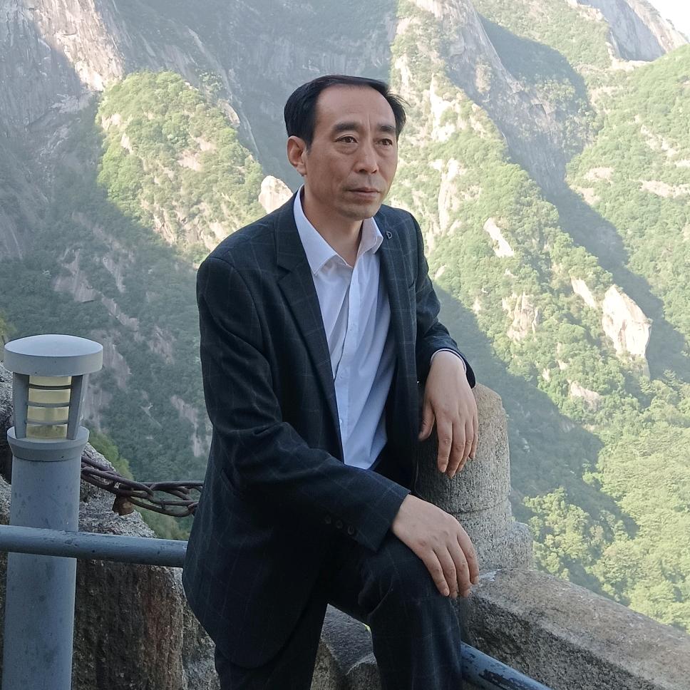 蓝天飞鹰