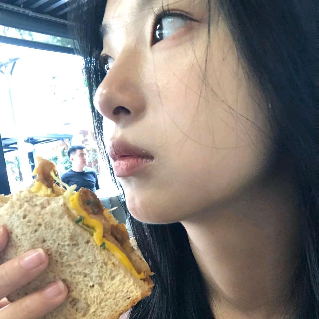 一点emo.