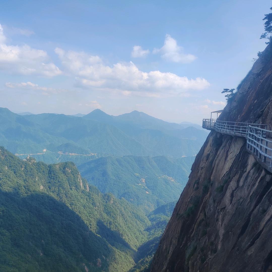 明月难圆彩云易散