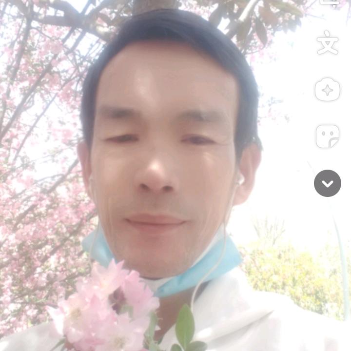 ，刘龙辉家住杭州市余杭区海兰小区专修挖机