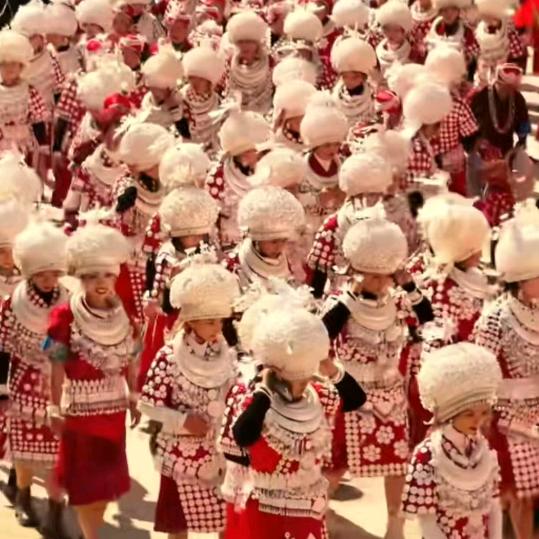 阿媚朵民族服装