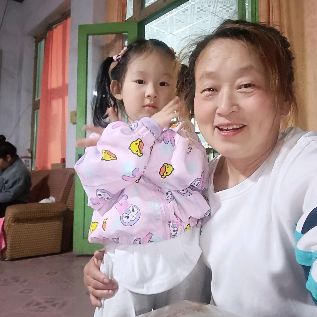 美兰华和孙女🐶🐭🙏🏻🌹