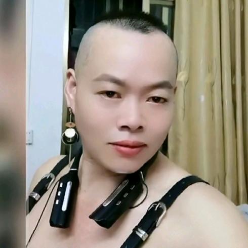 鸿运当头时尚总监