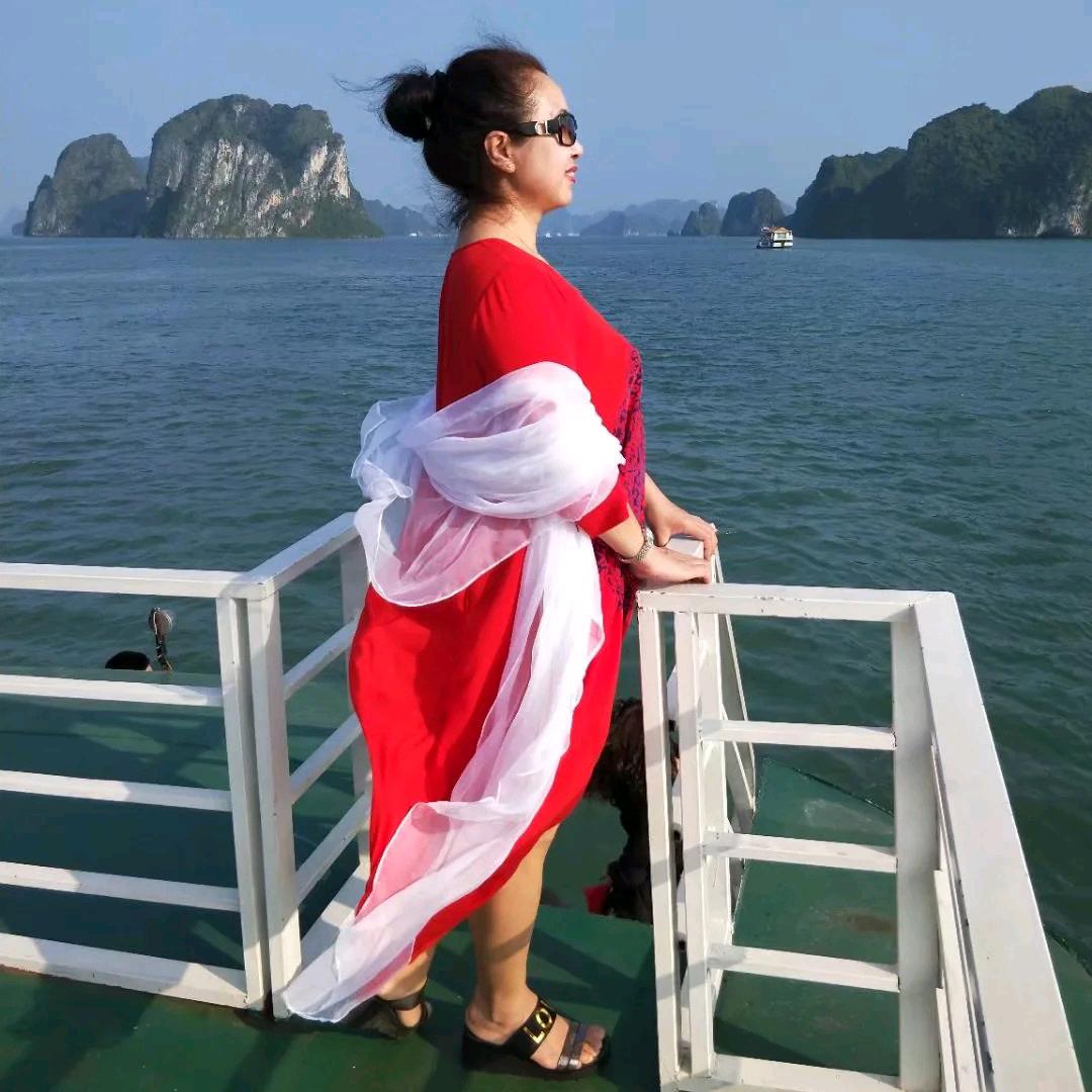  亮逸尊华  