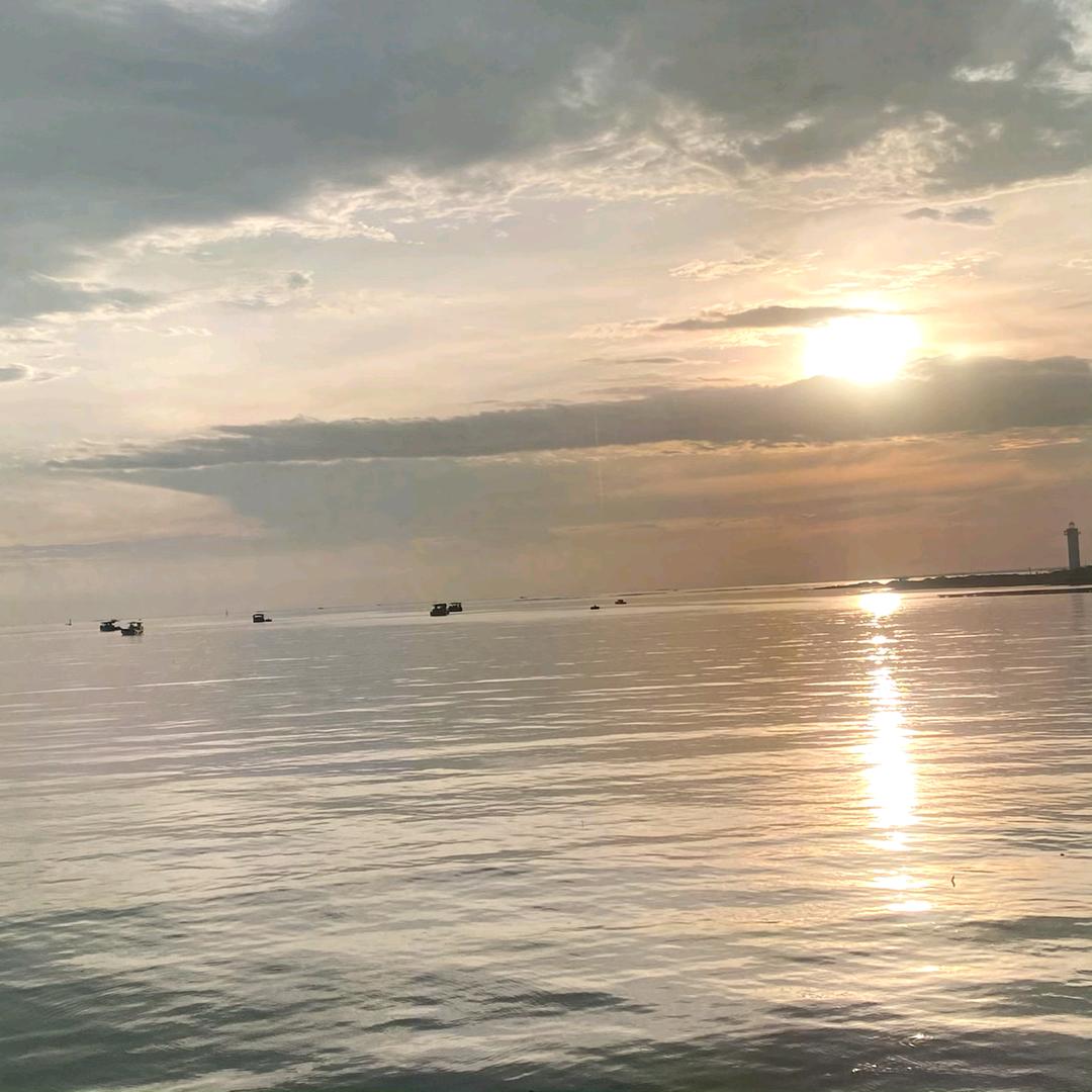 一车两人浪迹天涯