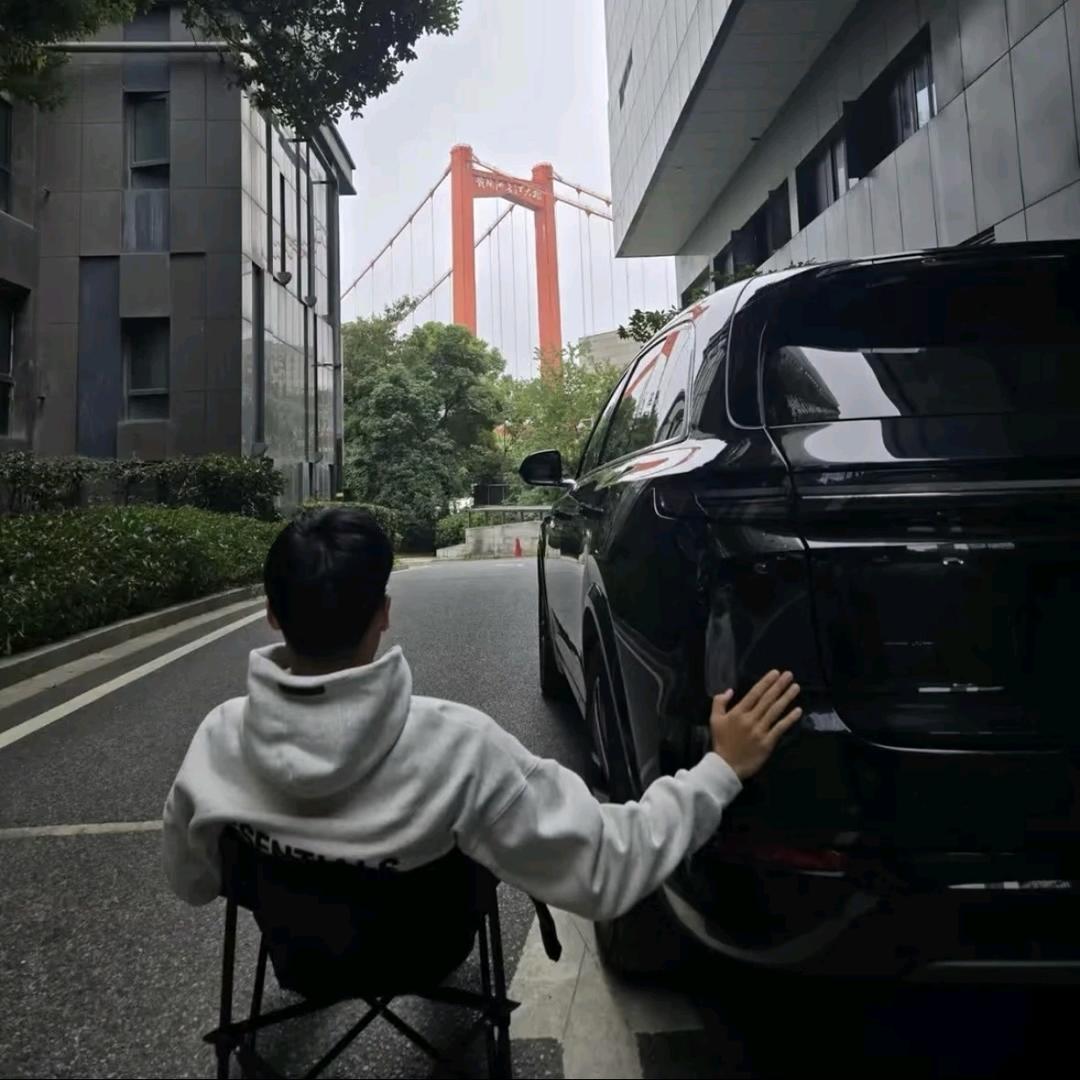王泡泡.