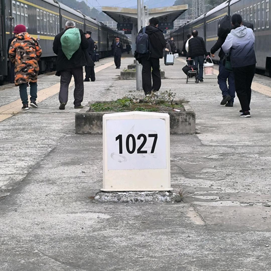 1027