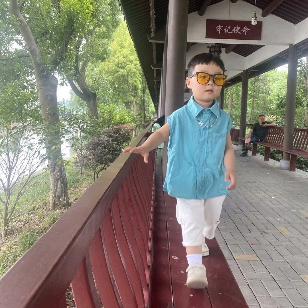 小青青（妈妈带娃）
