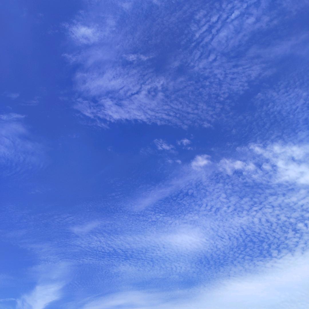 蔚蓝天空