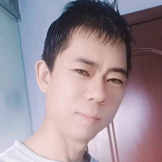 贵州威宁单身哥李，电梯司机