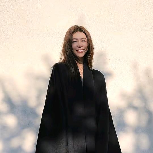 唐老板嘉玲姐星启穿搭