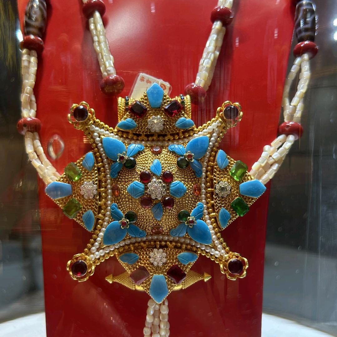 珠宝导购普布卓嘎