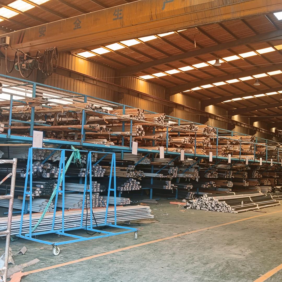 /济南广东伟业门窗超级工