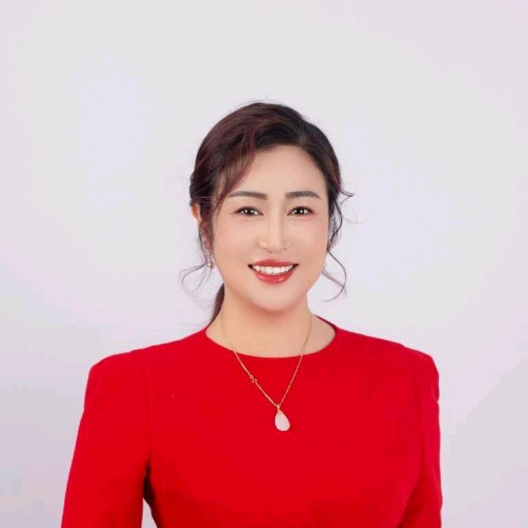 主持人燕妮（和言语诗）