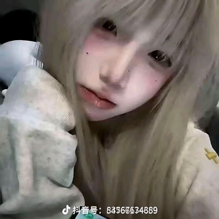 妮妮爱吃甜品