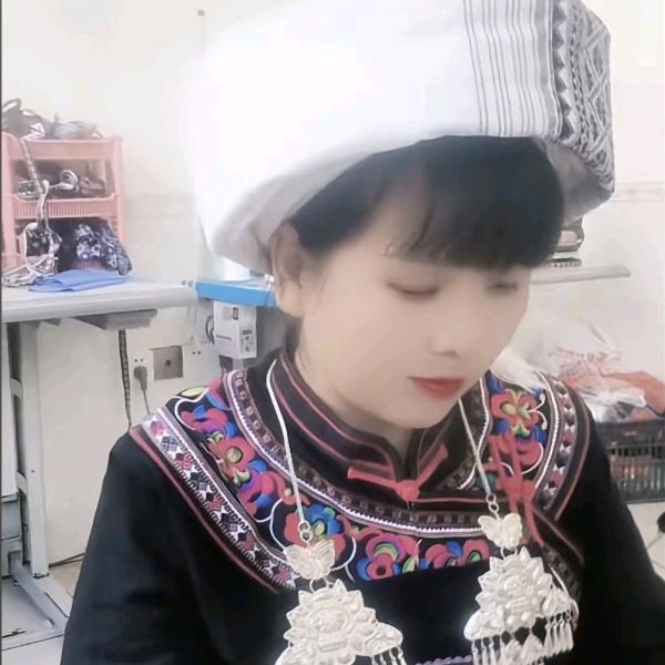 小敏少数民族服饰