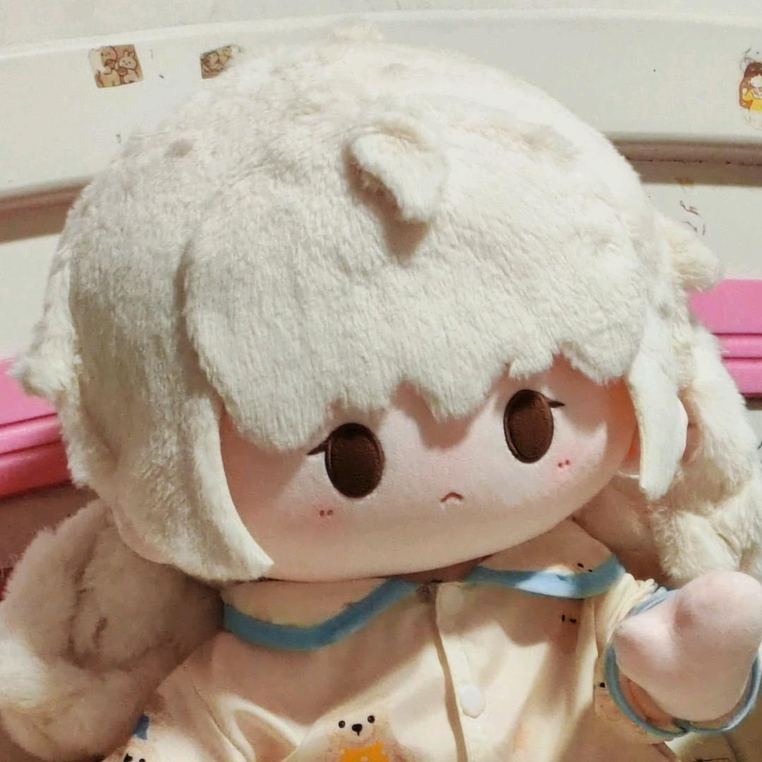 彩琴323头像