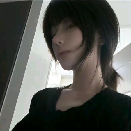 南栀.^