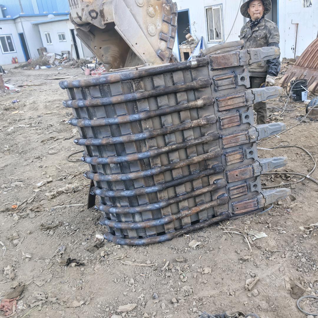 挖斗加工，维修底盘！