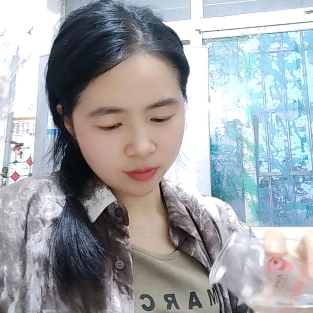 依依