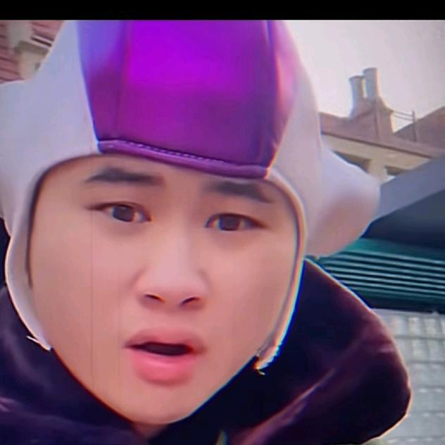 眼睛让屁股给坐住了