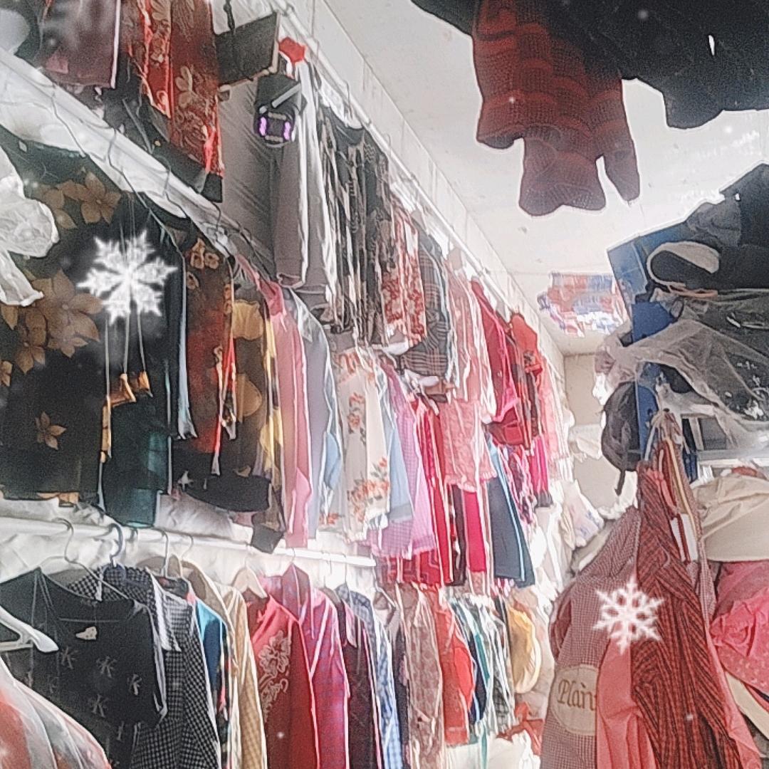 王姐，服装店