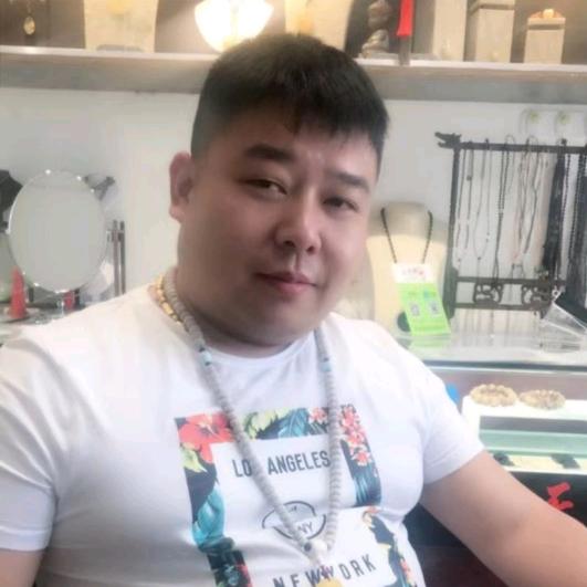 爱吃肉的小胖子