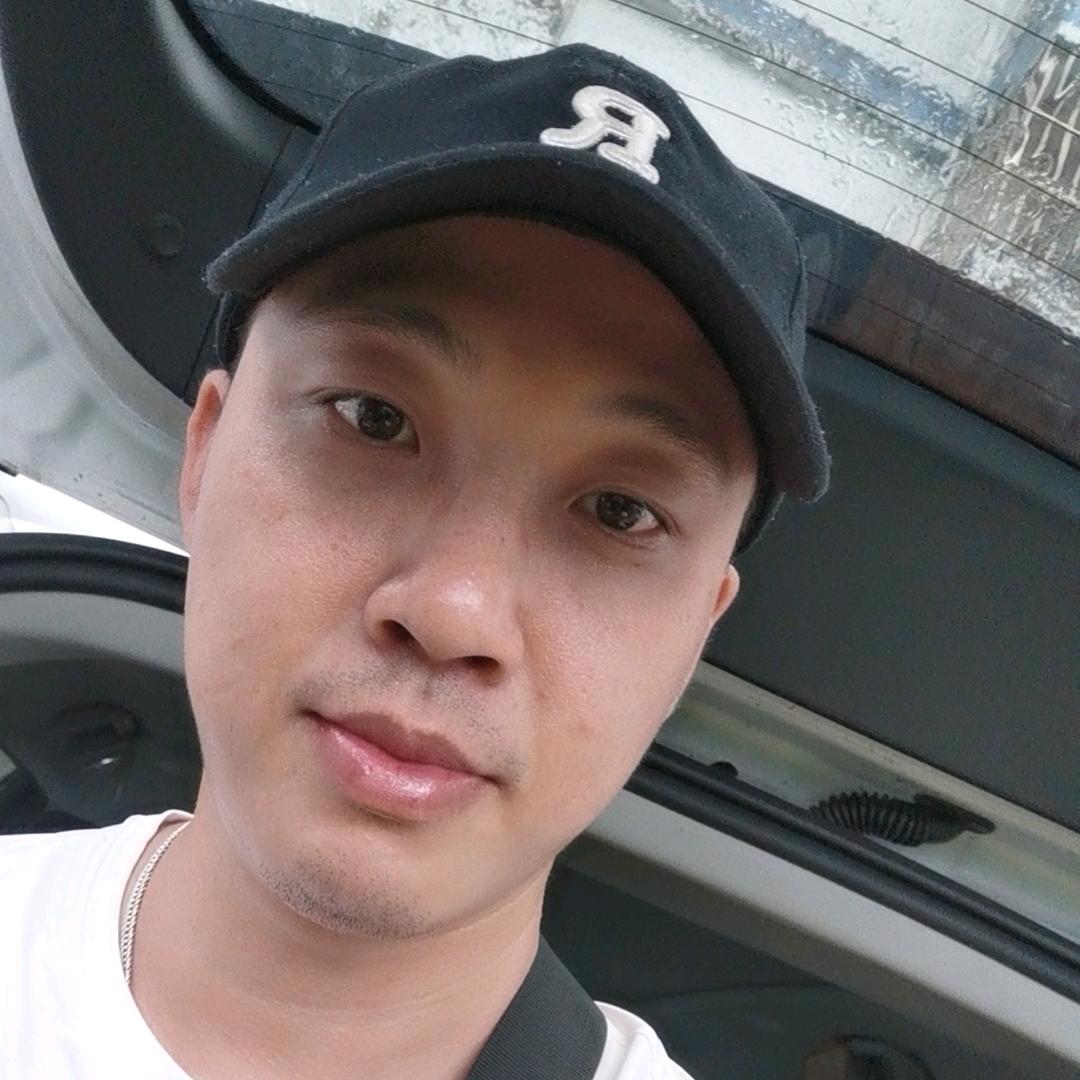 跑小拉的中年大叔